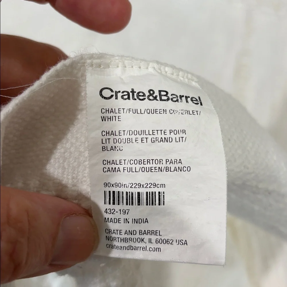 Crate and Barrel White Chenille Fringed coverlet Queen/full